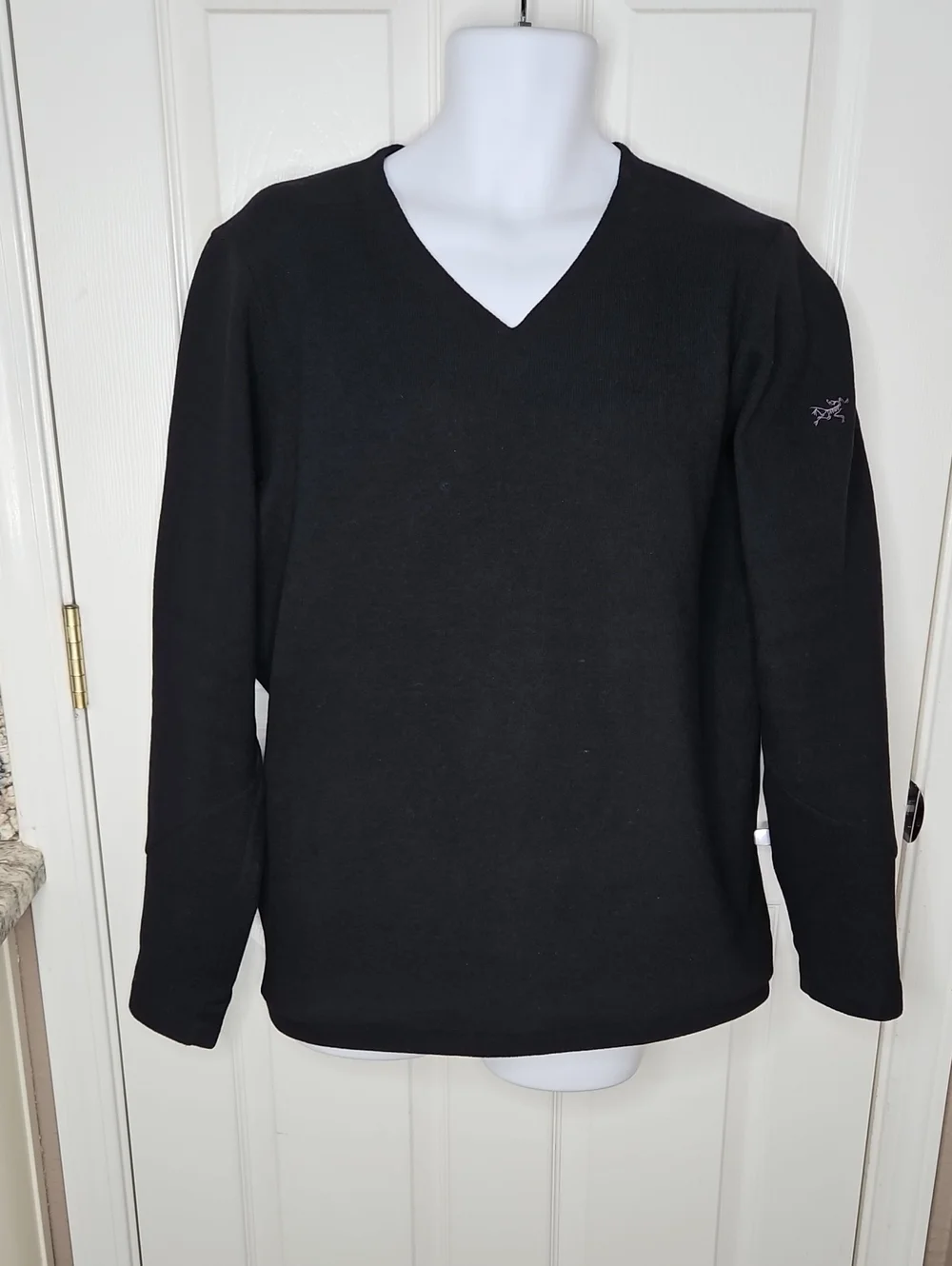 Arc'teryx Men's Donovan Black V-Neck Long Sleeve Wool Blend Sweater Large